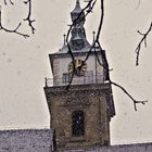 Kirchturm im Schnee