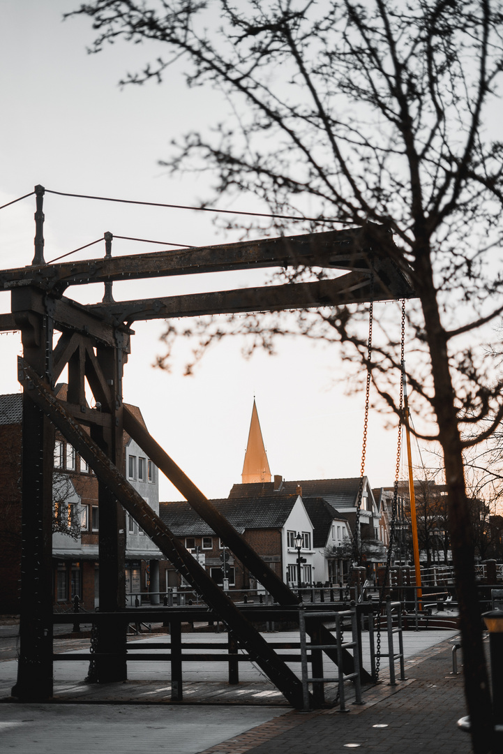 Kirchturm in der Sonne