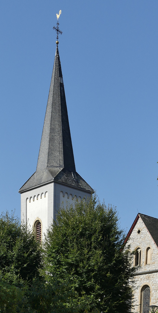 Kirchturm in Wülfrath- Düssel