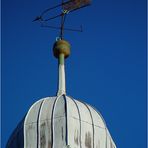 Kirchturm mit Mond