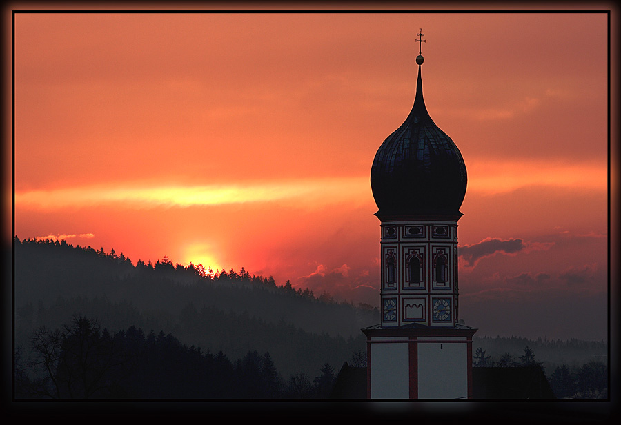 >> Kirchturm + Sonnenuntergang 
