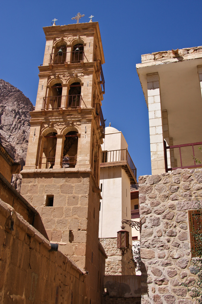 Kirchturm und Minarett