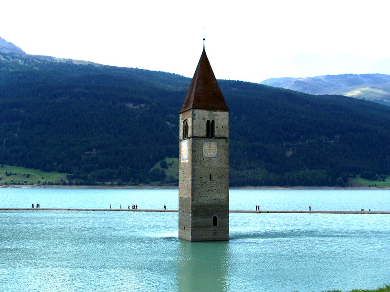 Kirchturm unter Wasser