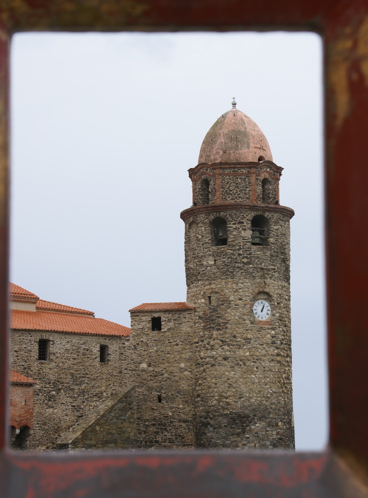 Kirchturm von Collioure im Rahmen