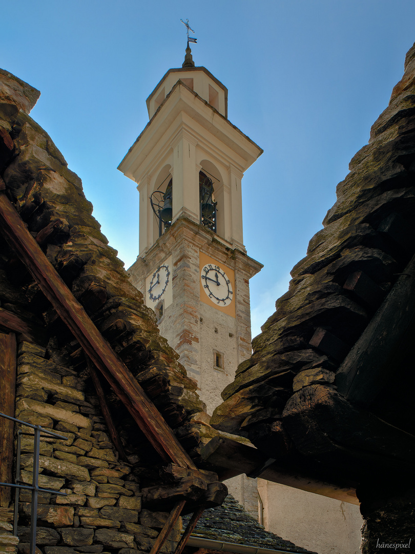 Kirchturm von Sonogno, Tessin