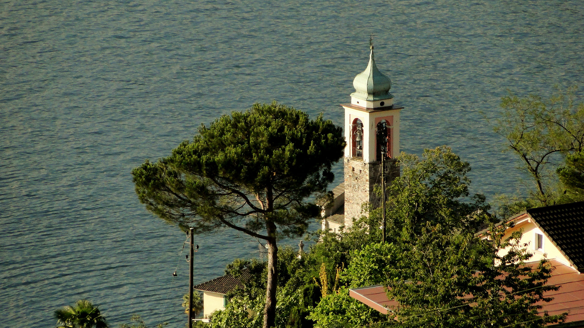 Kirchturm von Vira/Gambarogno am Lago Maggiore
