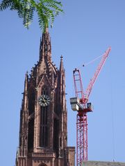 Kirchturm vs. Baukran