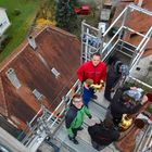 Kirchturmspitze wird wieder montiert