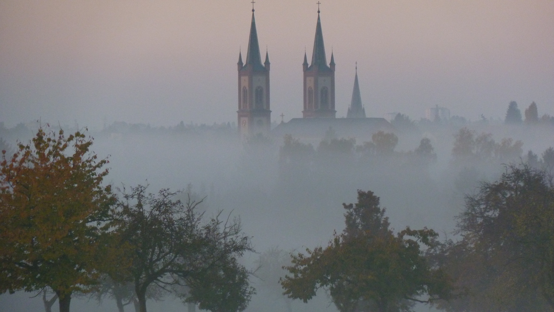 Kirdorf Dom im Nebel