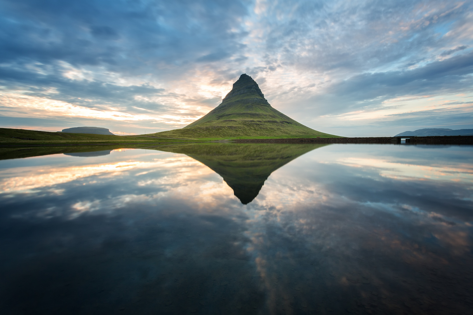 [kirkjufell...]