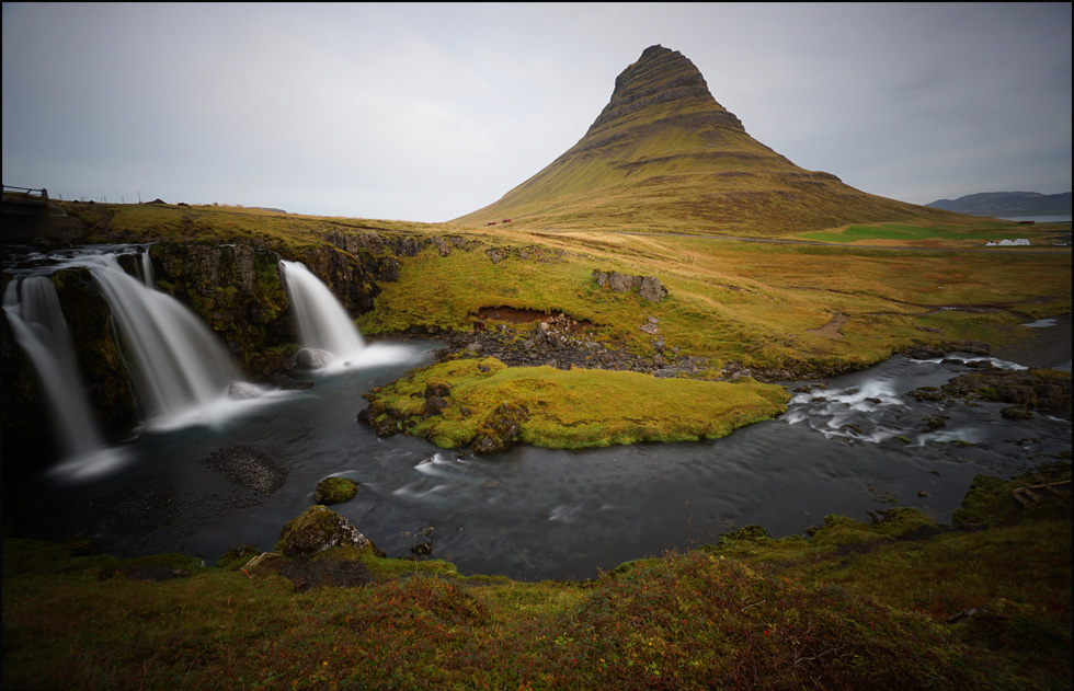 Kirkjufell im Herbst