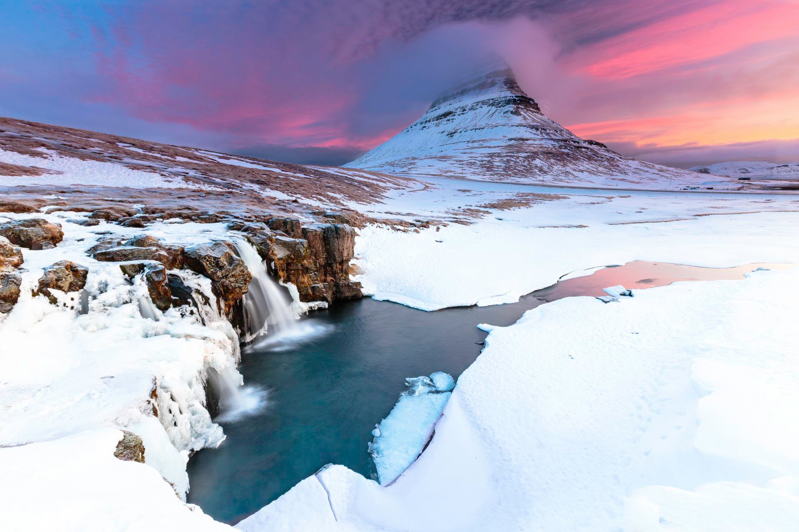 Kirkjufell im Morgenglühen