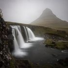 Kirkjufell im Nebel