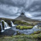 Kirkjufell in Wolken