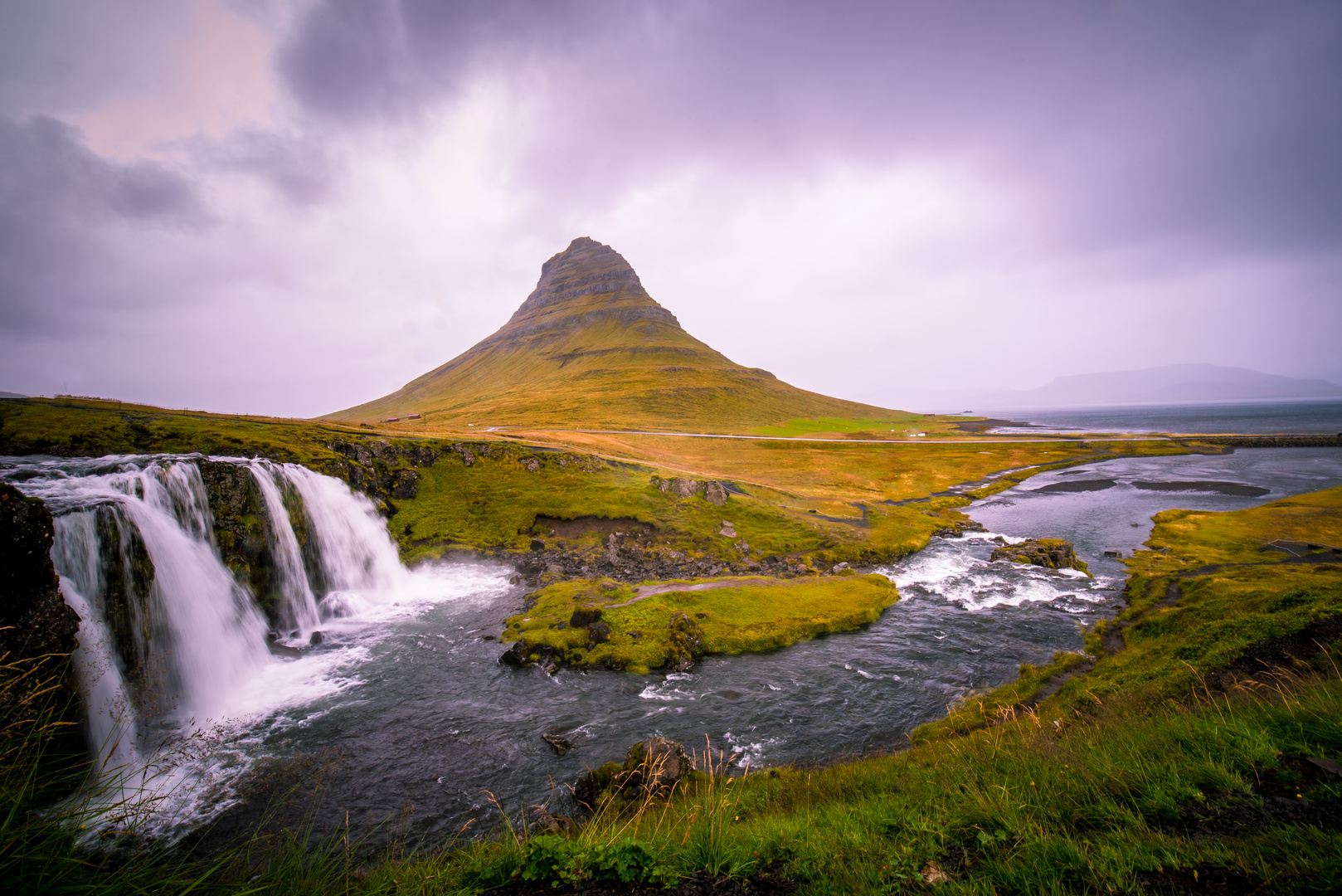 Kirkjufell mit Kirkjufellsfoss