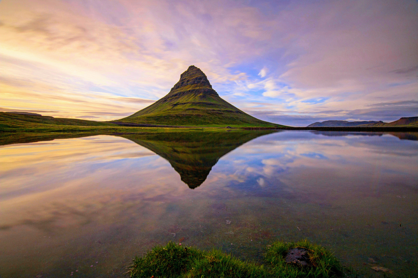 Kirkjufell reflection