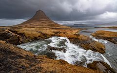 Kirkjufell und Kirkjufellsfoss