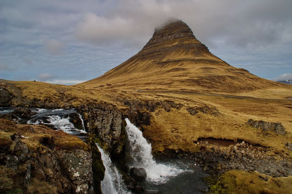 Kirkjufell und Kirkjufellsfoss