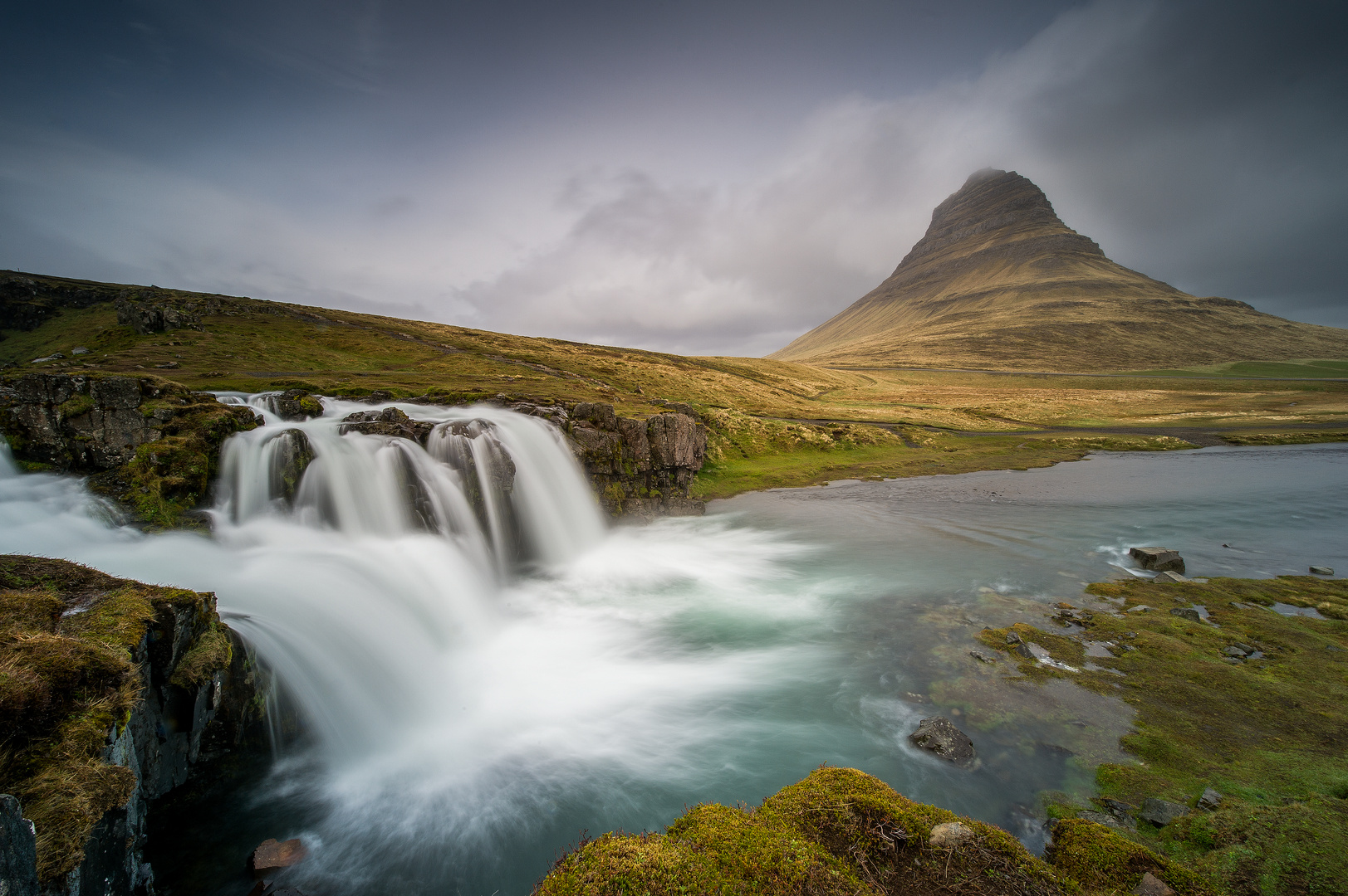 Kirkjufellfoss auf der Snaefellsness-Halbinsel, Island