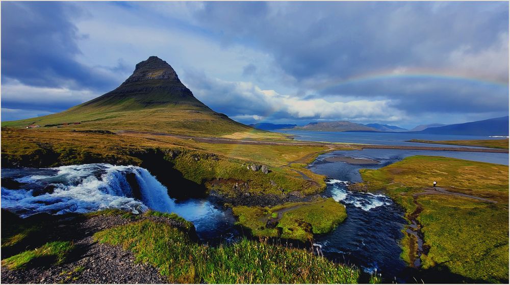 Kirkjufellsá River Deep - Kirkjufell Mountain High