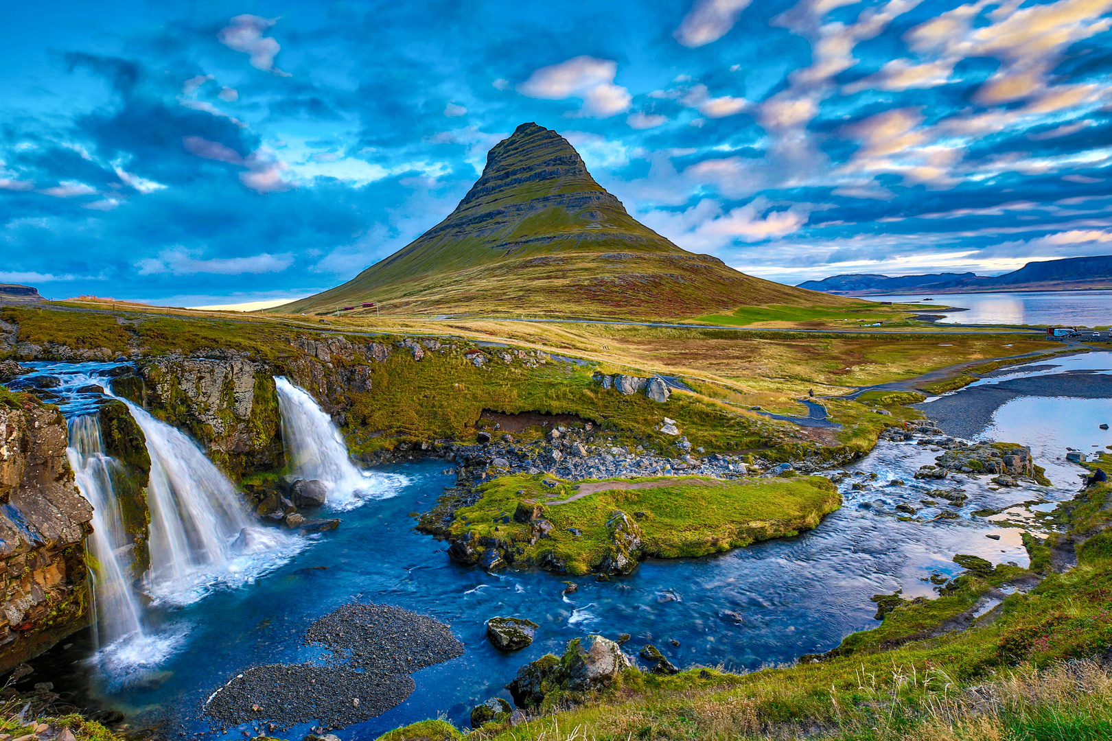 Kirkufjell und Wasserfall