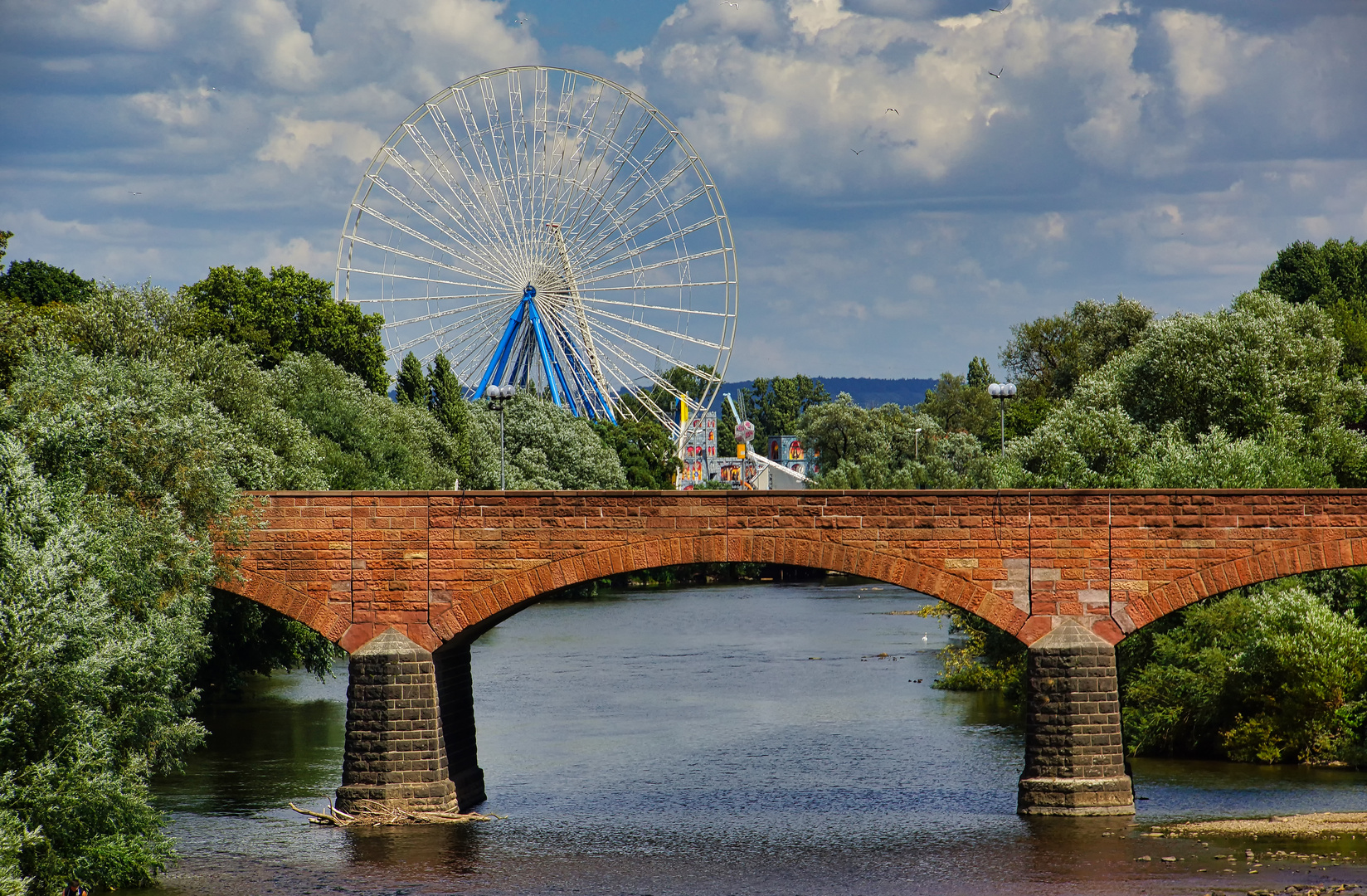 Kirmes am Wasser