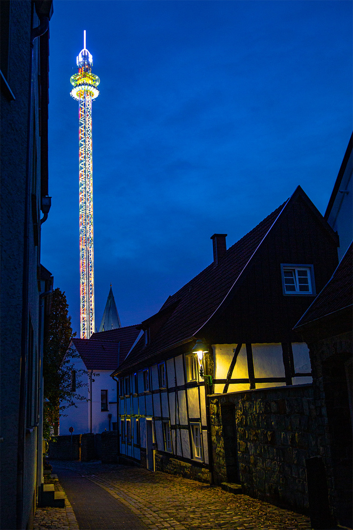 Kirmes in den schmalen Gassen