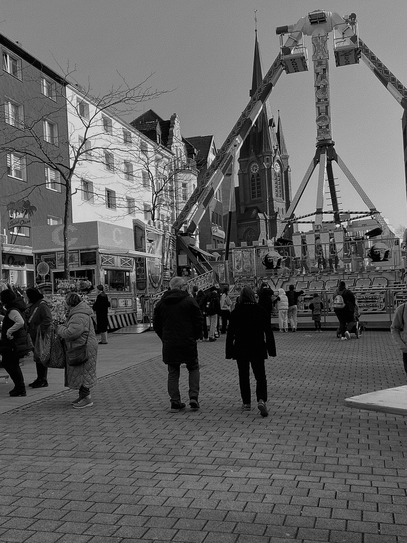 ### Kirmes in der Stadt ###