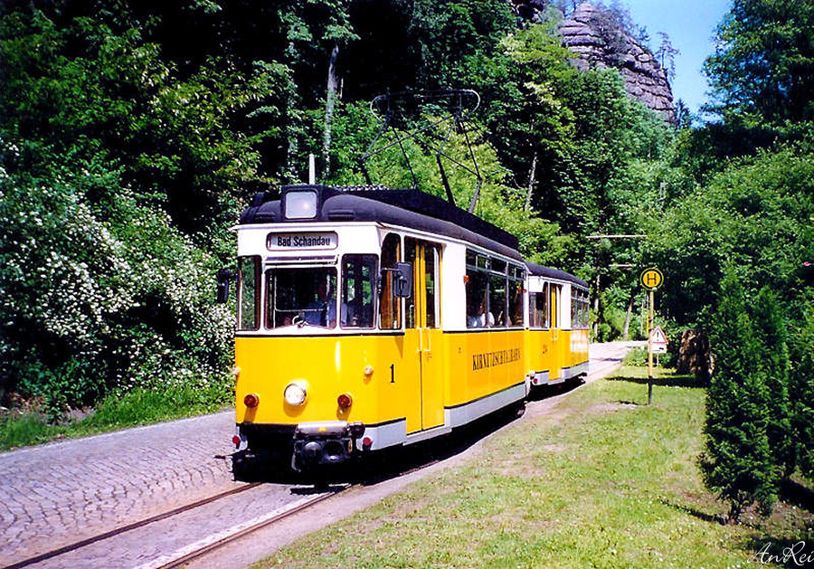 ...Kirnitzschtalbahn im Sommer 2003..