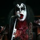 Kissin´ Time Andy as Gene Simmons