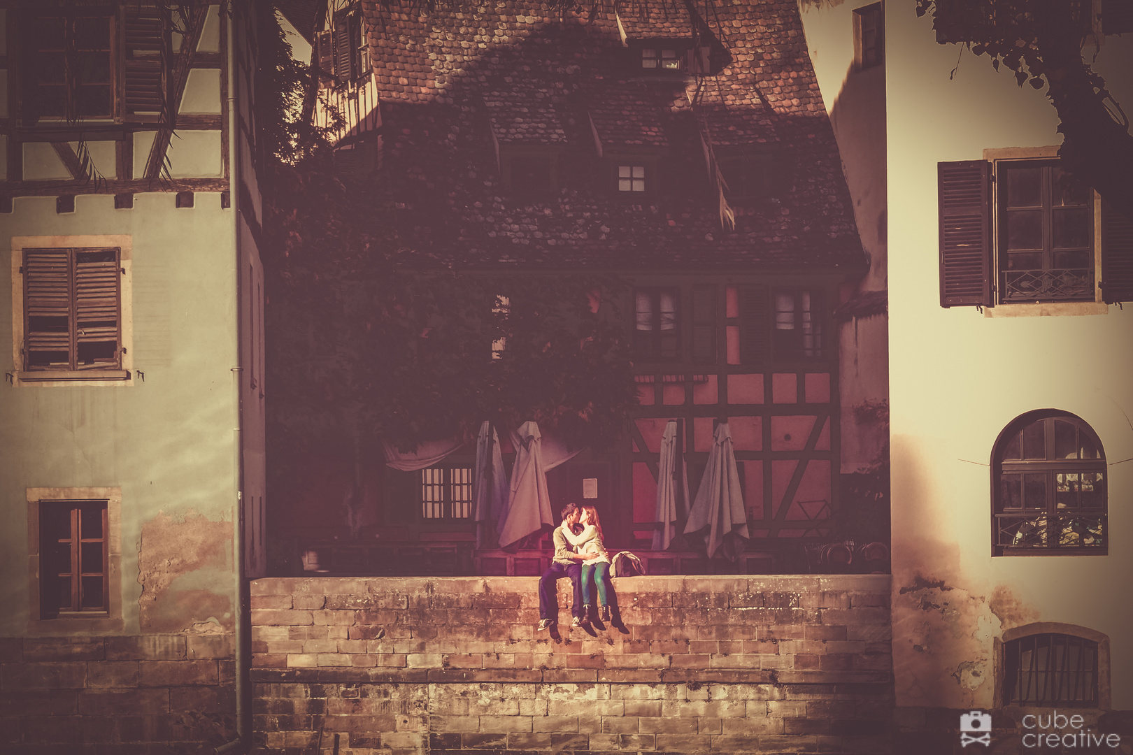 Kissing couple in straßbourg