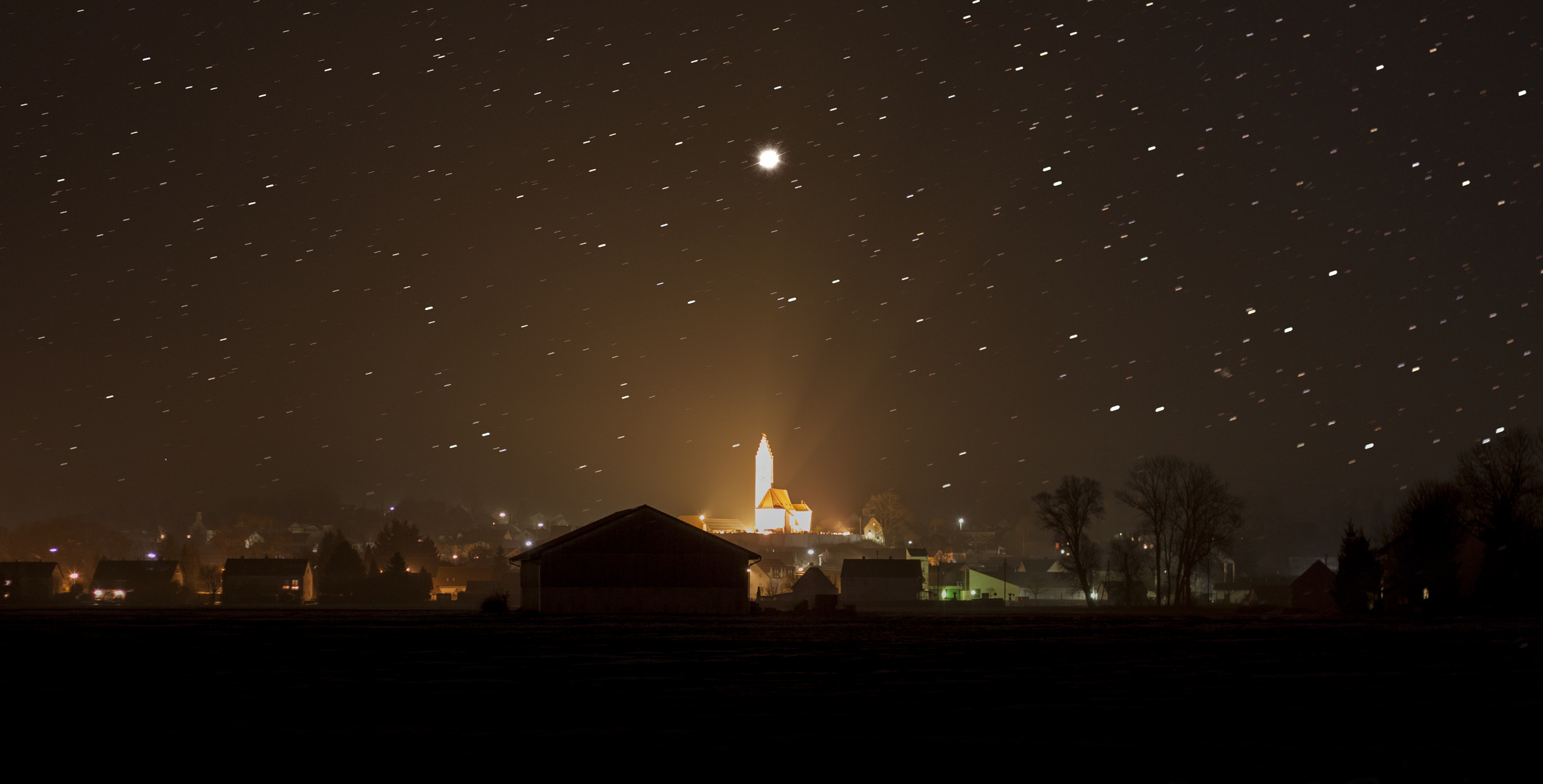 Kissing Kirche bei Nacht