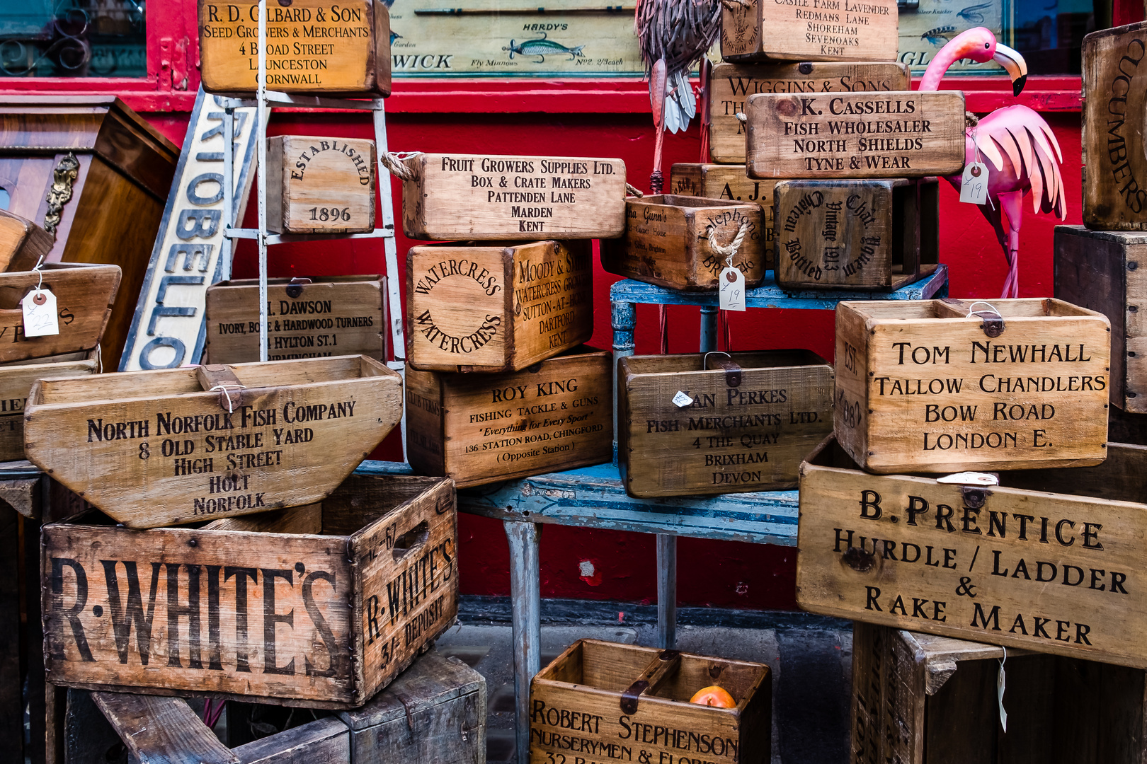 Kisten auf einem Flohmarkt