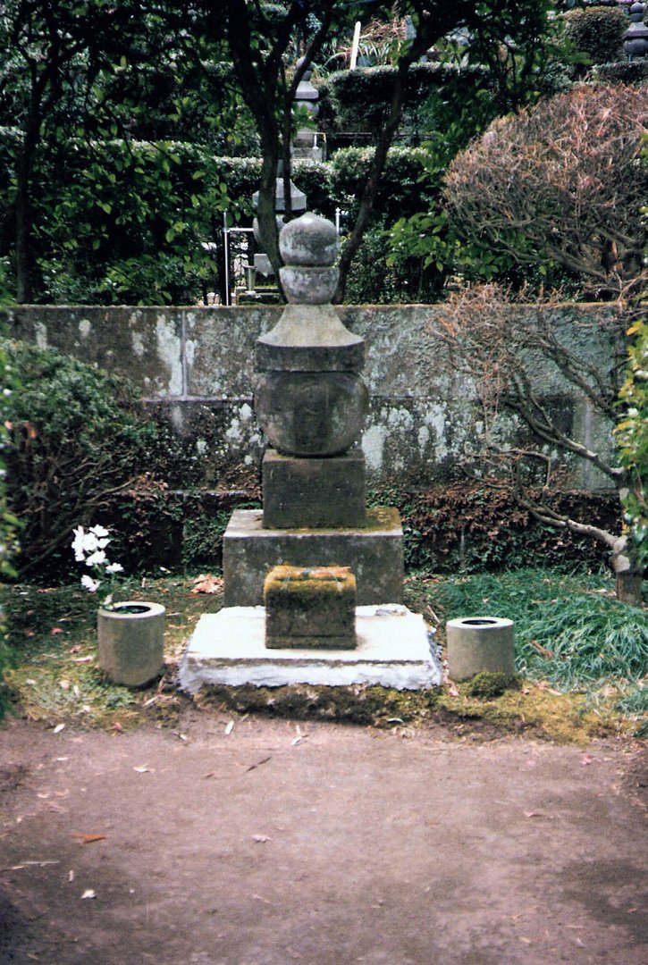 Kitaro Nishidas Grab in Kamakura