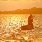 Kite-Boarding im Sonnenuntergang