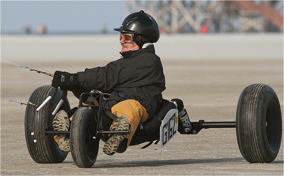 Kite-Buggy Fahrer in St. Peter-Ording