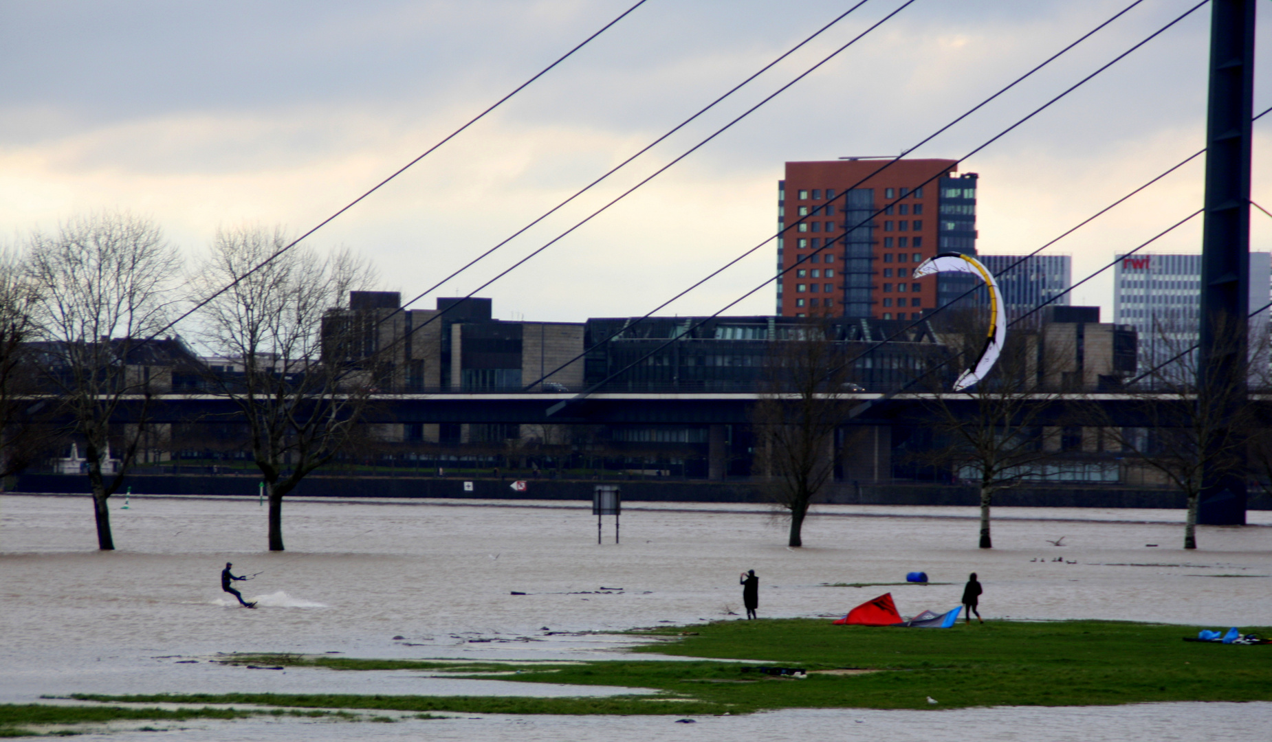 Kite-Surfen auf dem Rhein