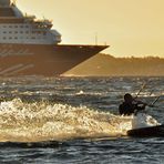 Kite-Surfen vor großer Kulisse