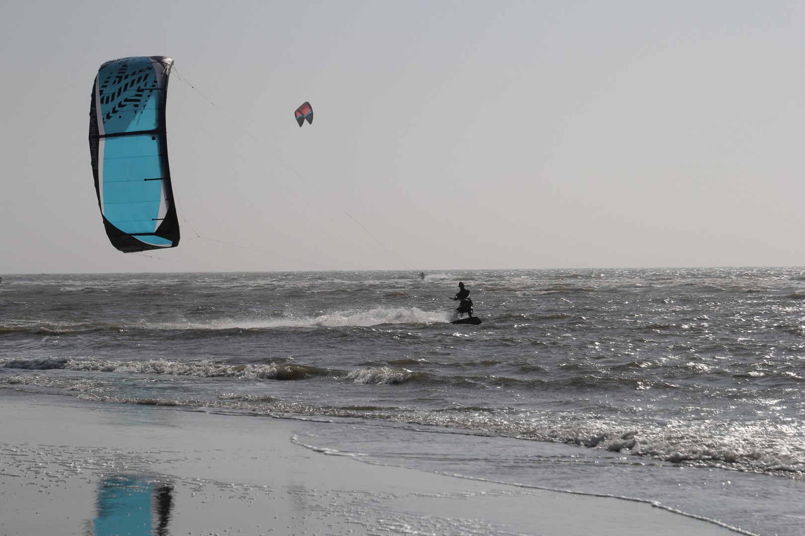 Kite-Surfer am Ordinger-Strand