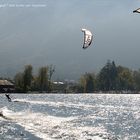 Kite Surfer in der Bucht von Rindbach - Ebensee am Traunsee