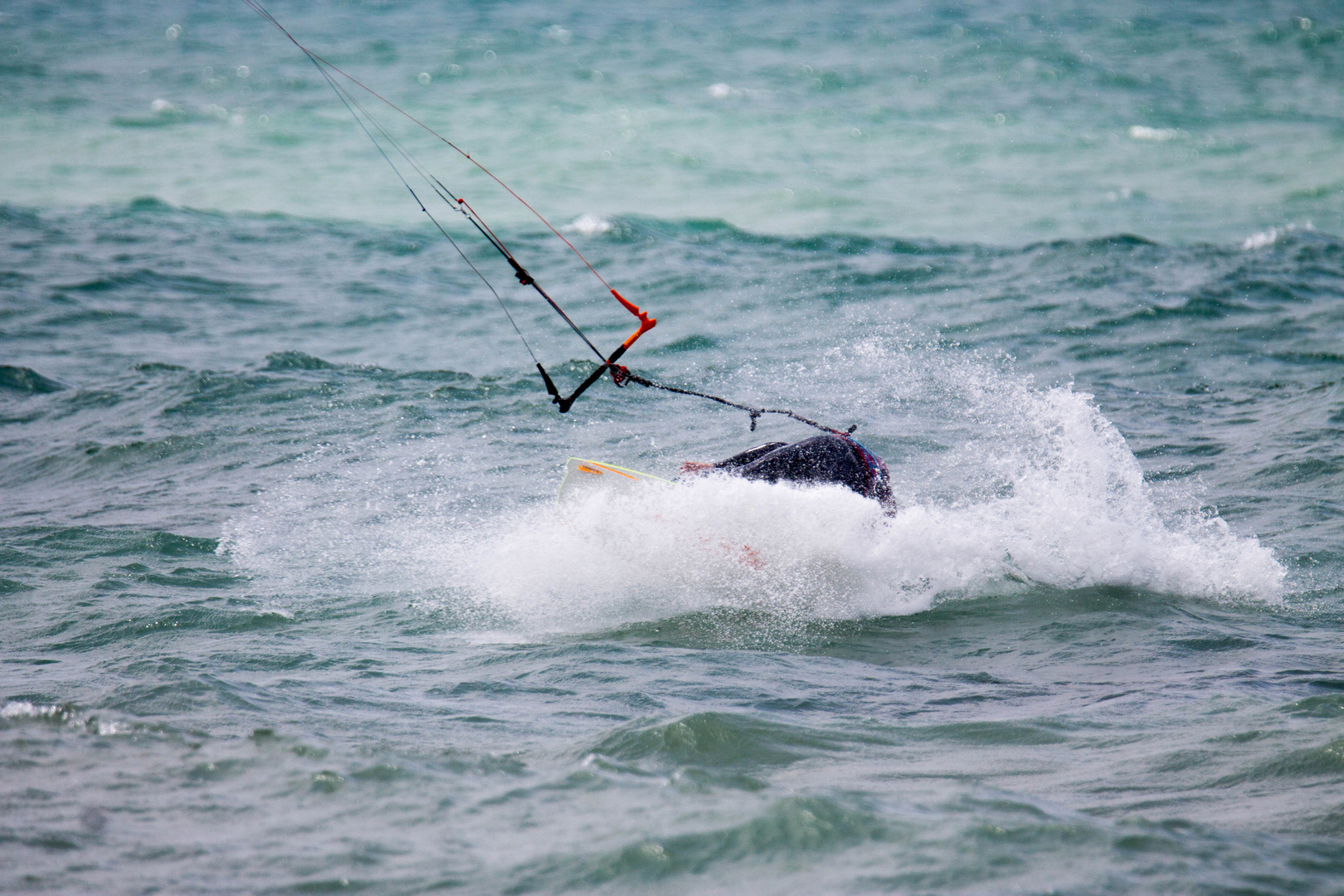 Kite-Surfer mit Bruchlandung ;-)