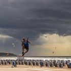 Kite-Surfer vorm Gewitter