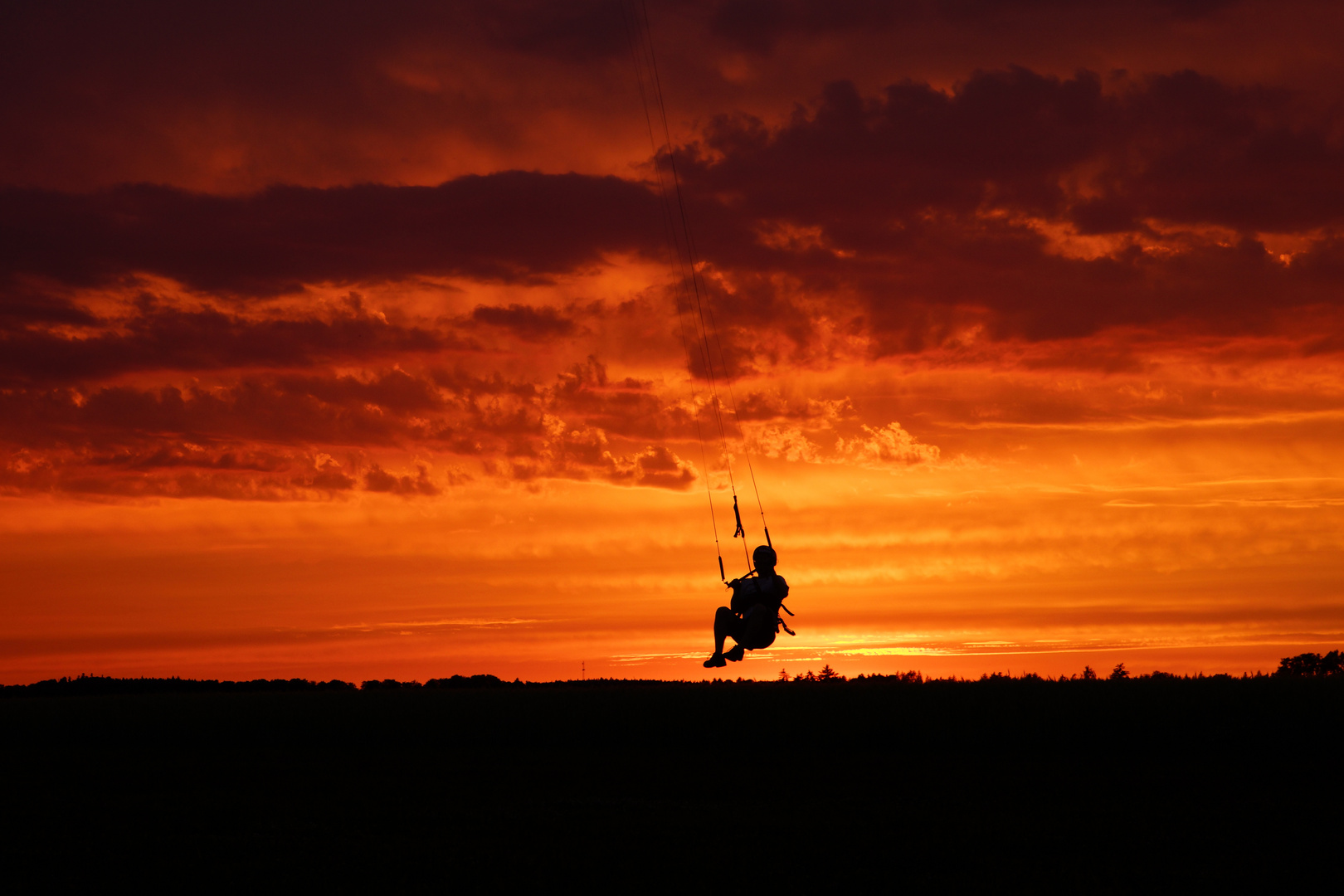 Kiten im Sonnenuntergang