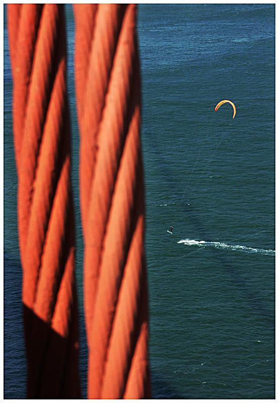 Kiten unter der Golden Gate