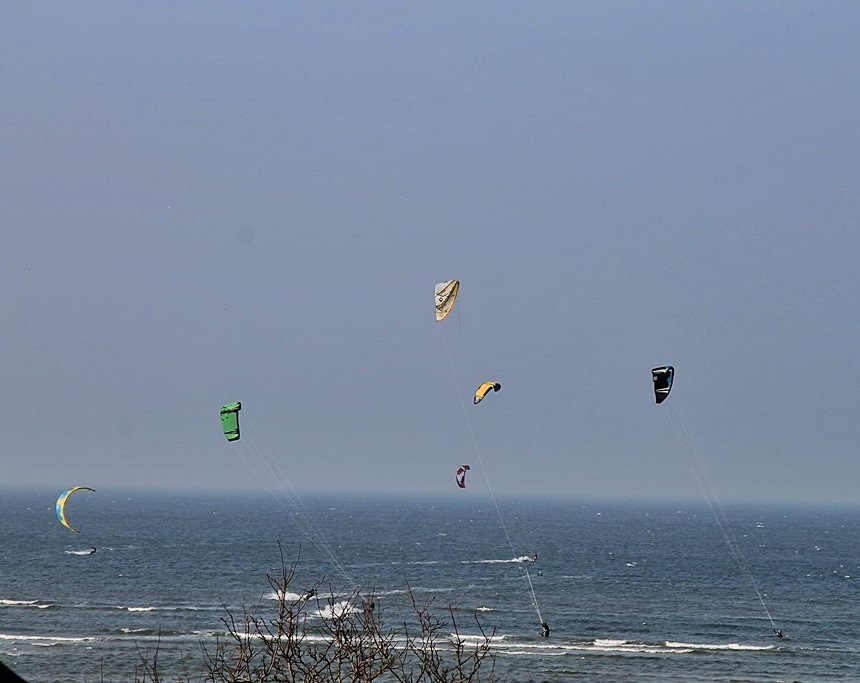 Kiter am Strand.