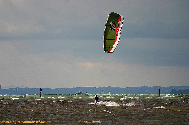 Kiter "gegen" Polizeiboot gg