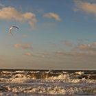 Kiter im winterlichen Ostsee-Bade