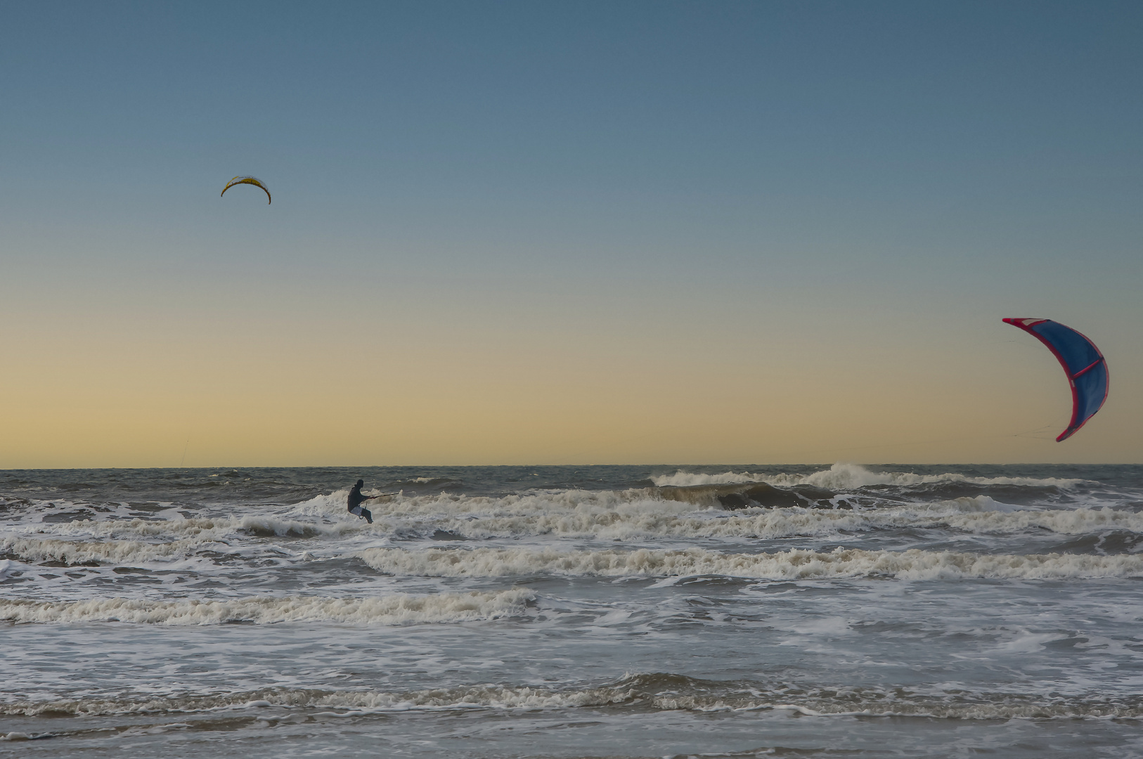 Kitesurfen am Strand von St. Peter Ording