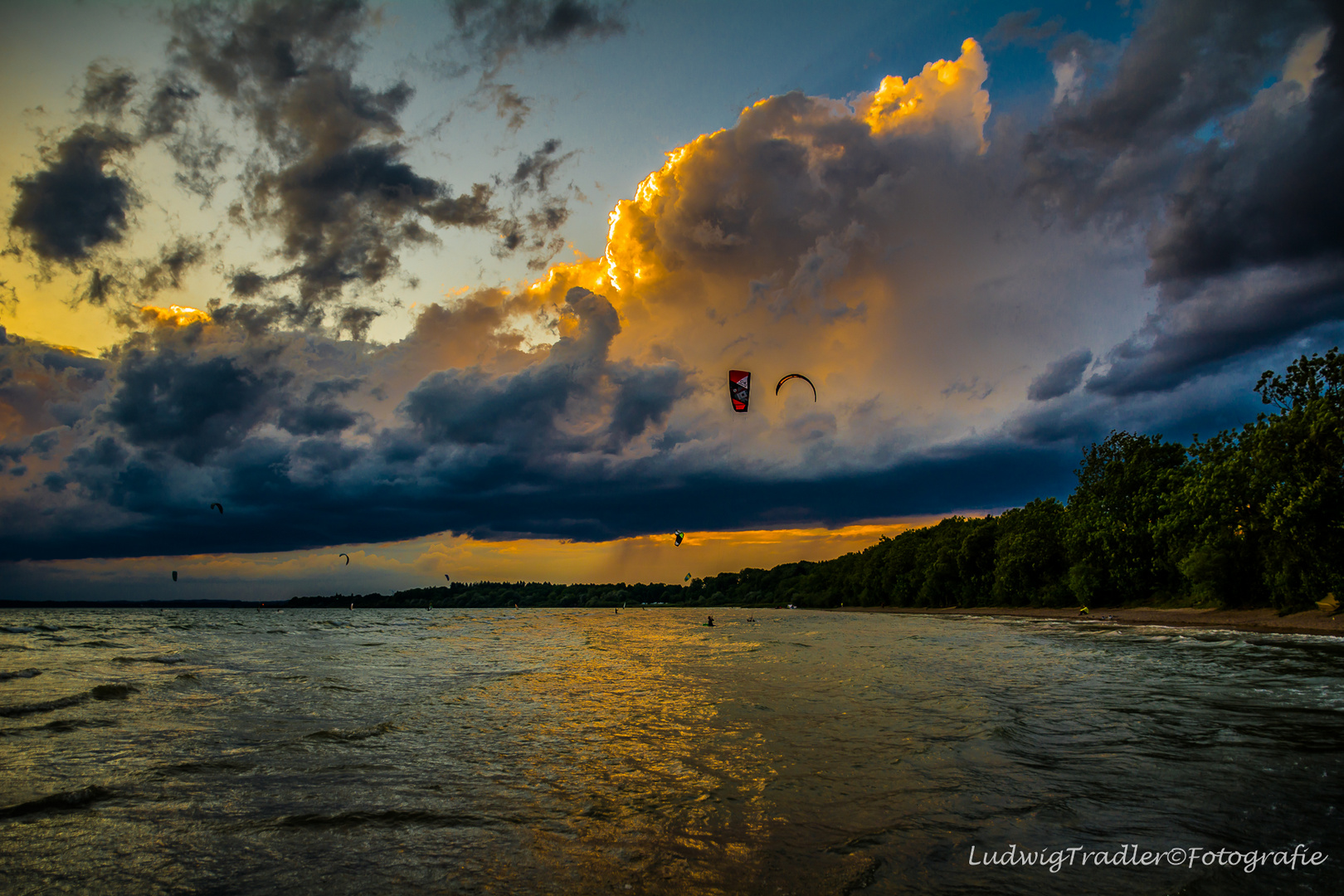 Kitesurfer