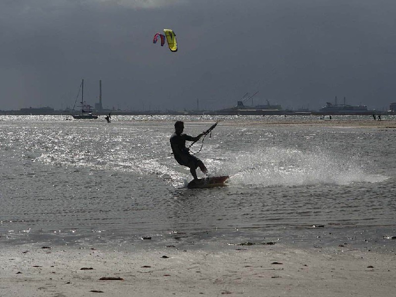 Kitesurfer